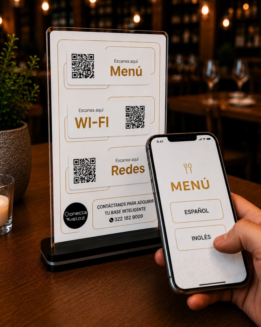Cliente abriendo el menú digital bilingüe desde la Base Inteligente en un restaurante